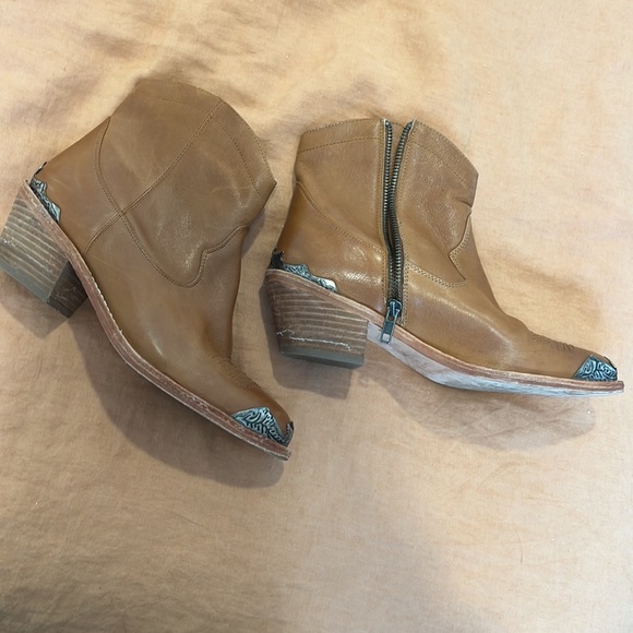 Spell and the Gypsy Desert Rose Ankle Boot - Picture 3 of 9